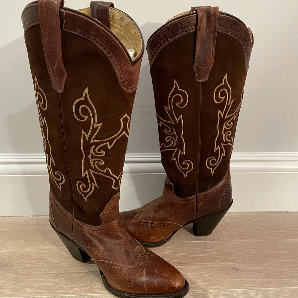 Brown embroidered cowboy boots